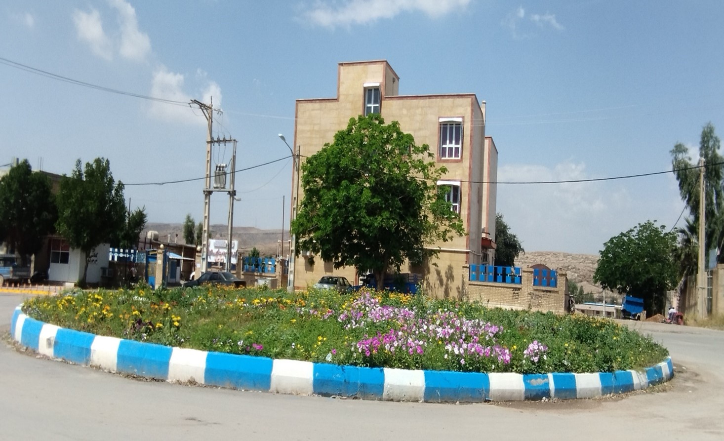 تخریب و احداث میدان جنب درمانگاه